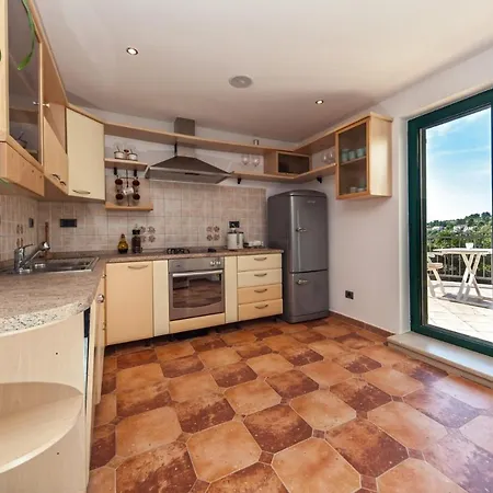 Sleeps 8 Pool Air Con Wifi *