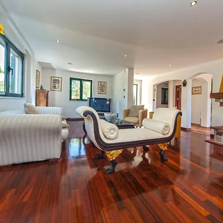 Villa Sleeps 8 Pool Air Con Wifi
